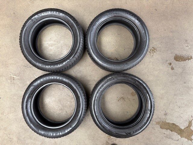 215-55-16-93H Goodyear Ultragrip Gen-1 Winterbanden